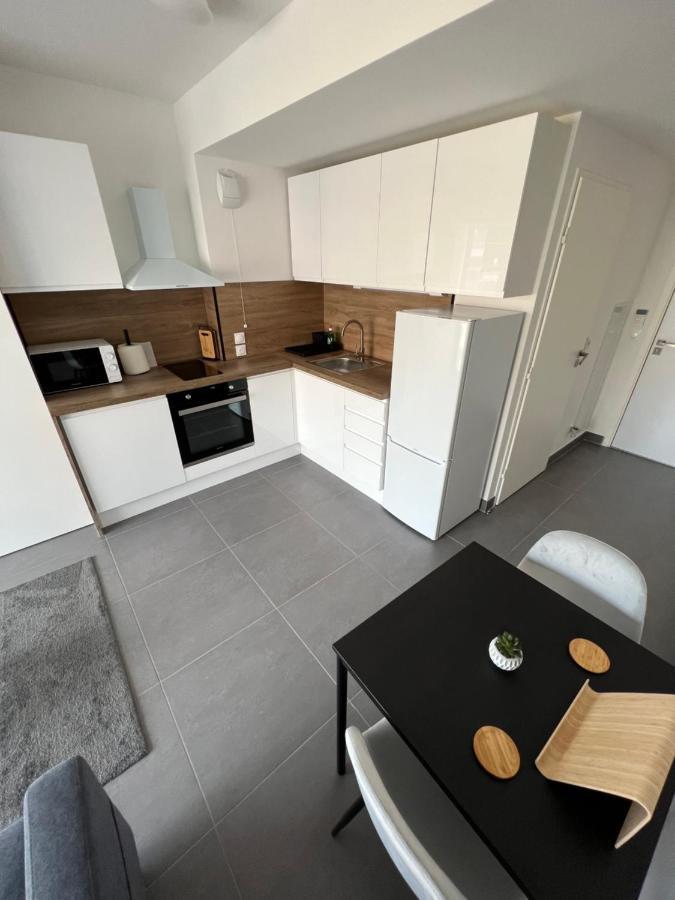 Appartement Tout Equipe Centre Ville Menton Bagian luar foto