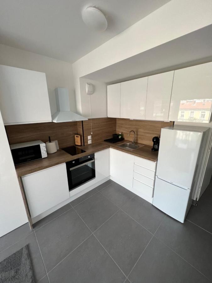 Appartement Tout Equipe Centre Ville Menton Bagian luar foto