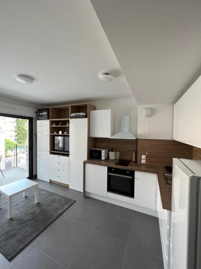 Appartement Tout Equipe Centre Ville Menton Bagian luar foto